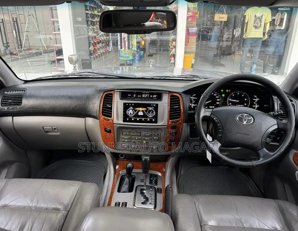 Toyota Land Cruiser 2005 Silver