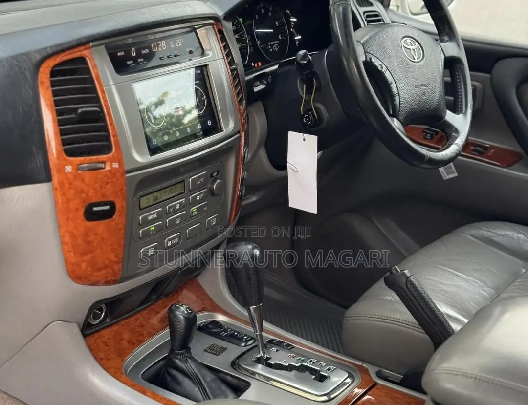Toyota Land Cruiser 2005 Silver