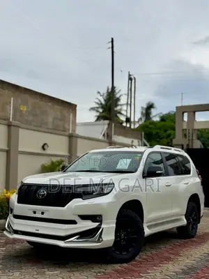 Toyota Land Cruiser Prado 2023 White