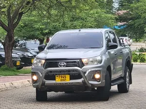 Toyota Hilux 2020 Silver