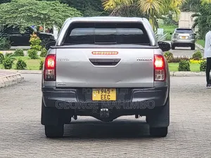 Toyota Hilux 2020 Silver