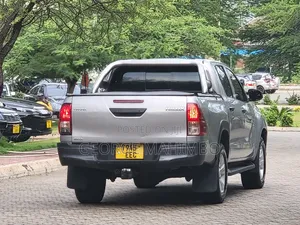 Toyota Hilux 2020 Silver