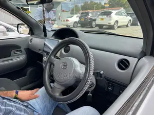 Toyota Sienta 2004 Silver