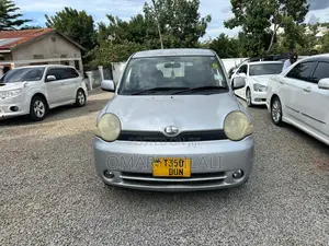 Toyota Sienta 2004 Silver