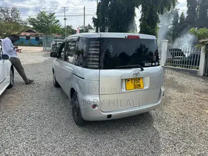 Toyota Sienta 2004 Silver