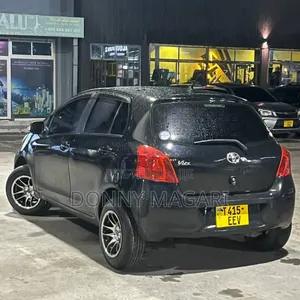 Toyota Vitz 1.0 FWD 5dr 2010 Black