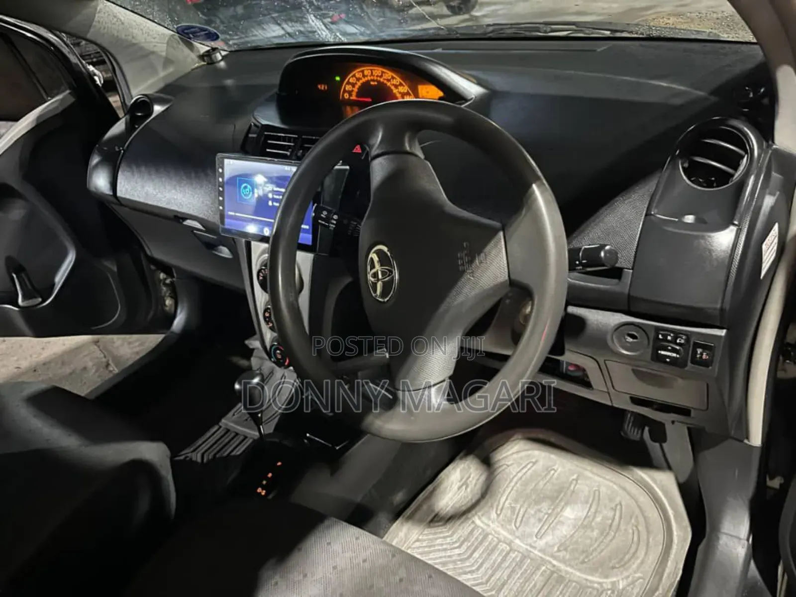 Toyota Vitz 1.0 FWD 5dr 2010 Black