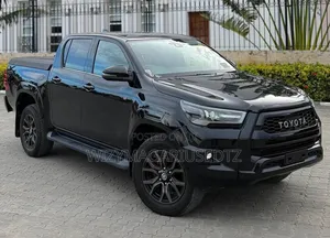Toyota Hilux 2023 Purple
