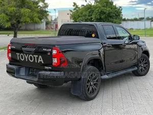 Toyota Hilux 2023 Purple