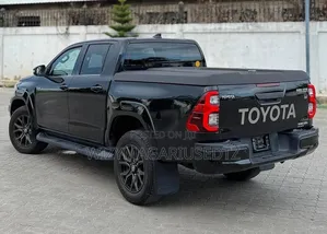 Toyota Hilux 2023 Purple