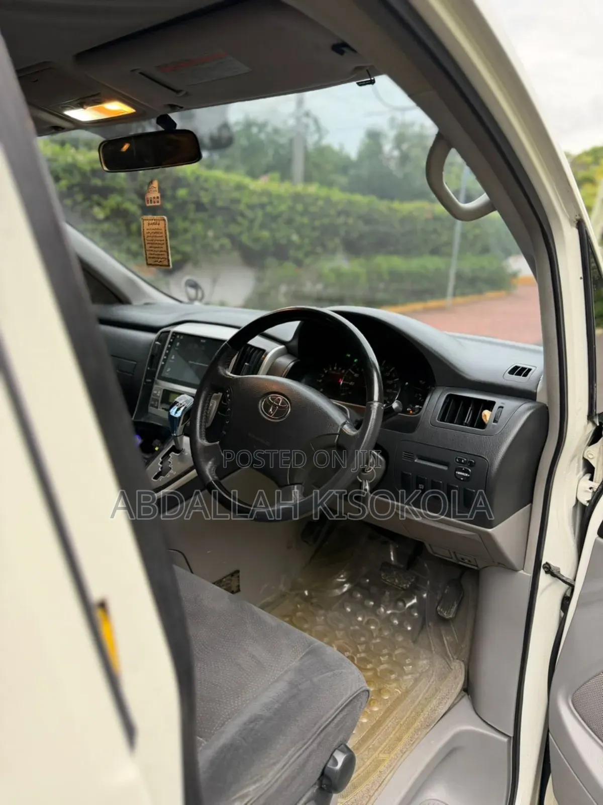 Toyota Alphard 2.4 Petrol FWD 2006 White