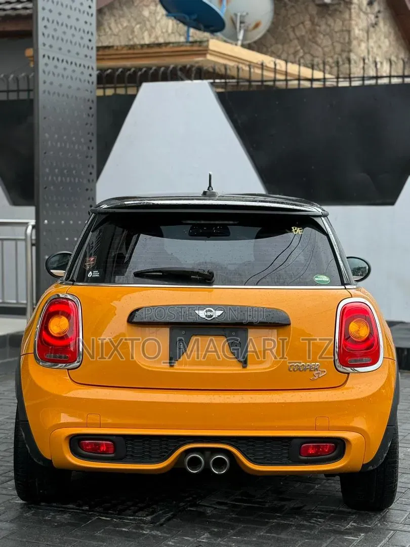 Mini Cooper 2017 Orange