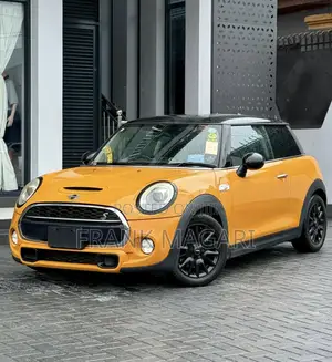 Mini Cooper 2017 Yellow
