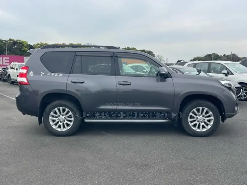 Toyota Land Cruiser Prado 2017 Gray