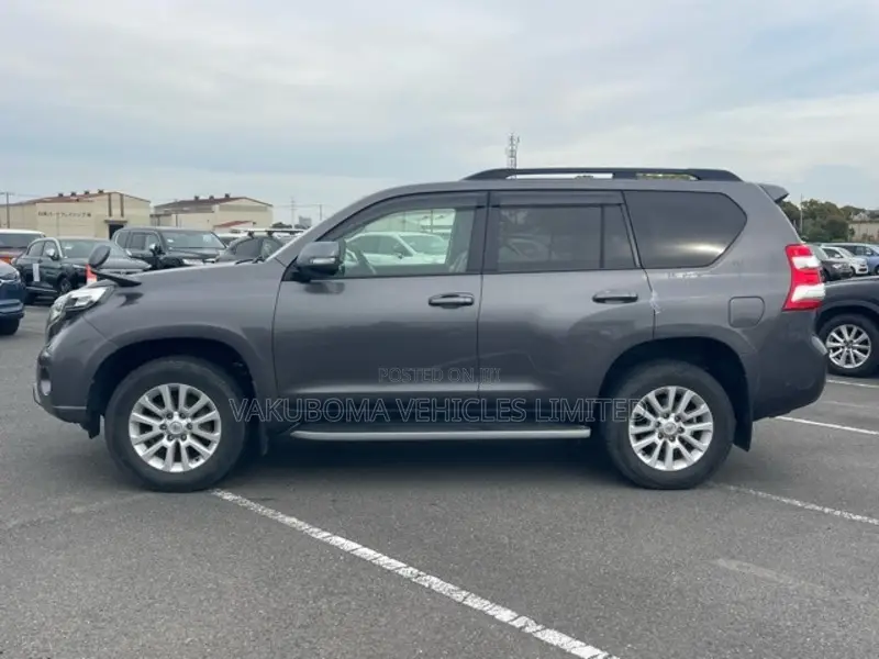 Toyota Land Cruiser Prado 2017 Gray