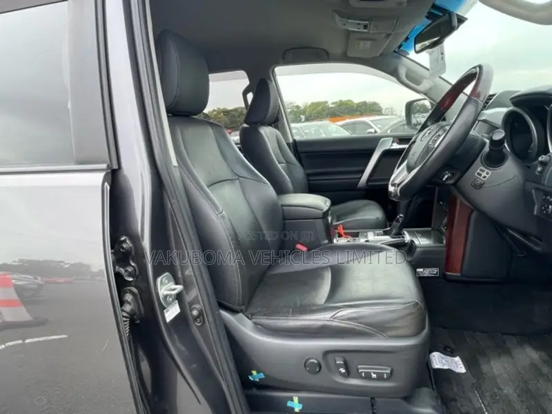 Toyota Land Cruiser Prado 2017 Gray