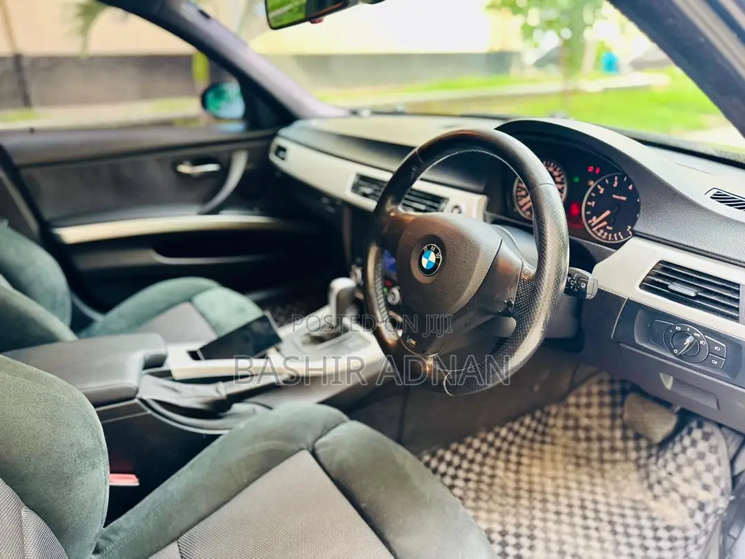 BMW 3 Series 320i RWD 2006 Black