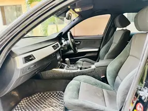 BMW 3 Series 320i RWD 2006 Black