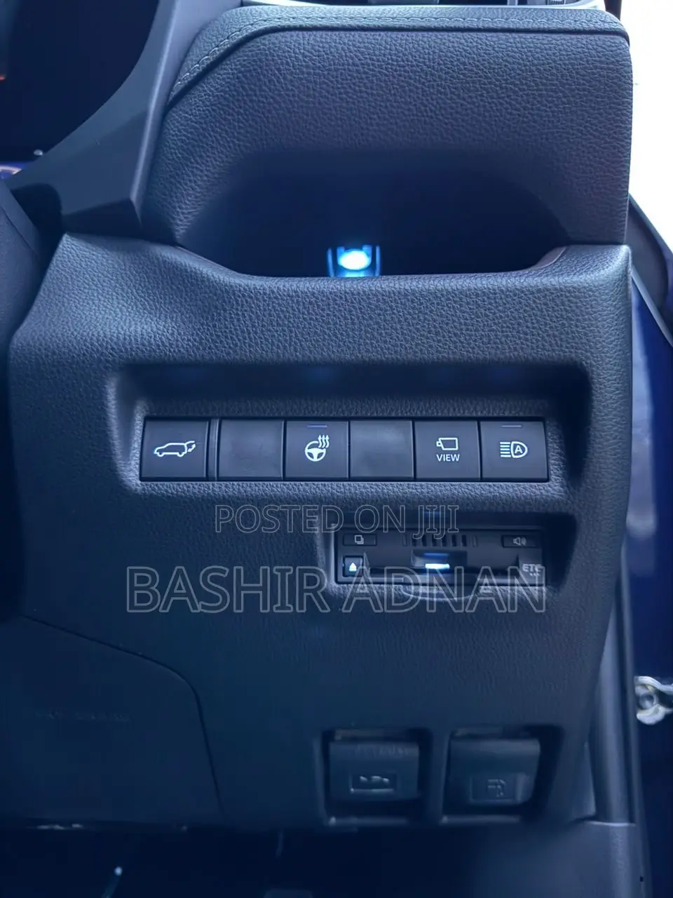 Toyota RAV4 Limited 2021 Blue