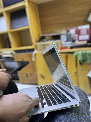 Laptop Apple MacBook Air 2017 8GB Intel Core i5 SSD 128GB