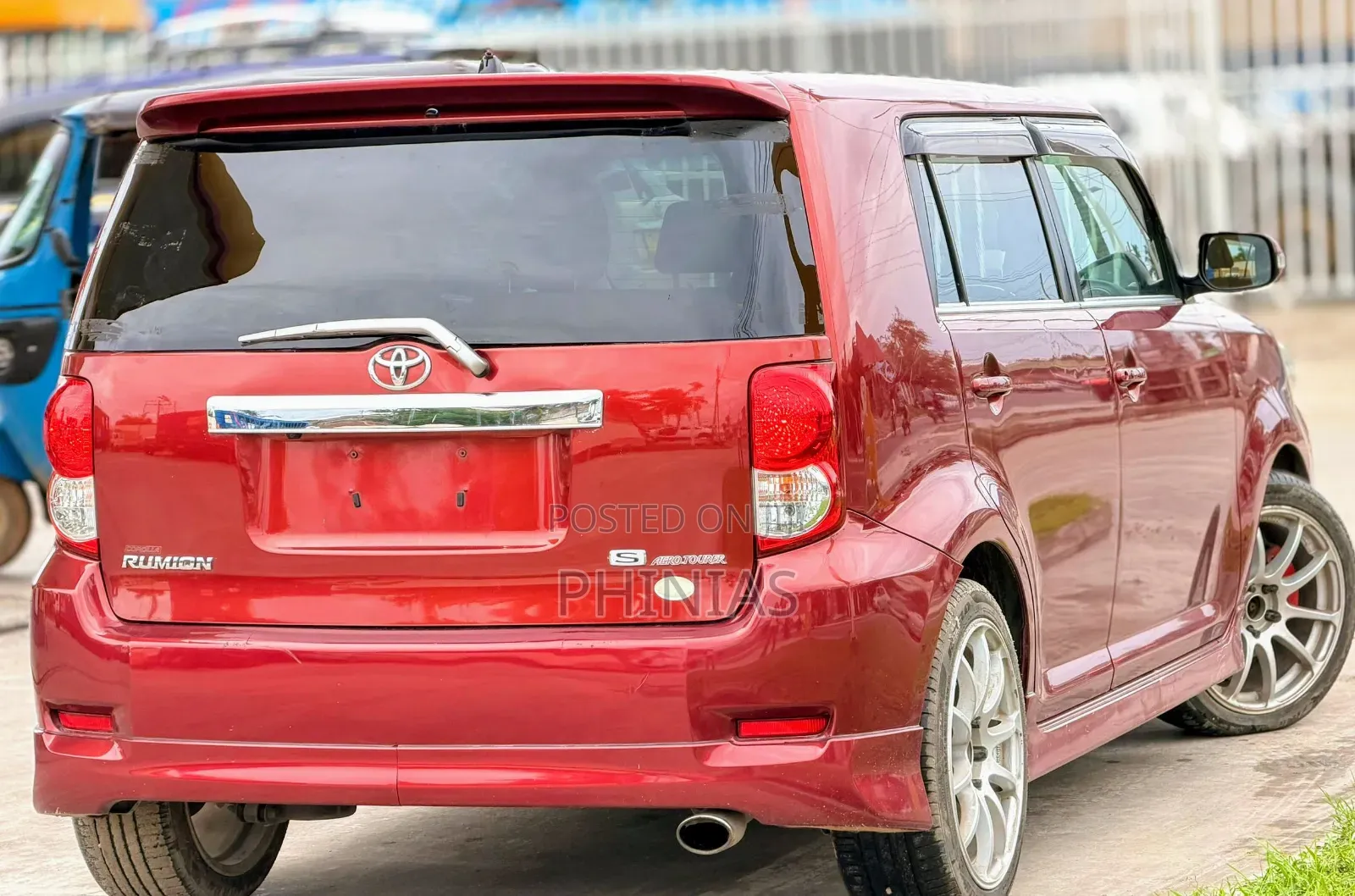 Toyota Corolla Rumion 2010 Red