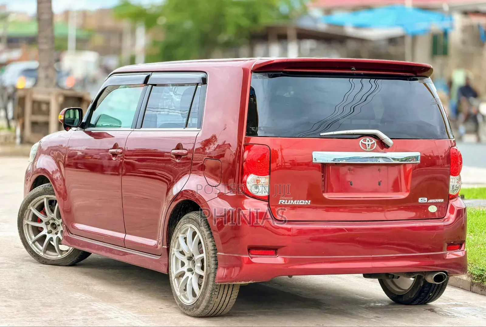 Toyota Corolla Rumion 2010 Red