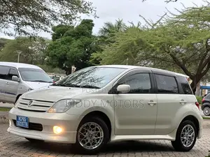 Toyota IST 2004 Pearl