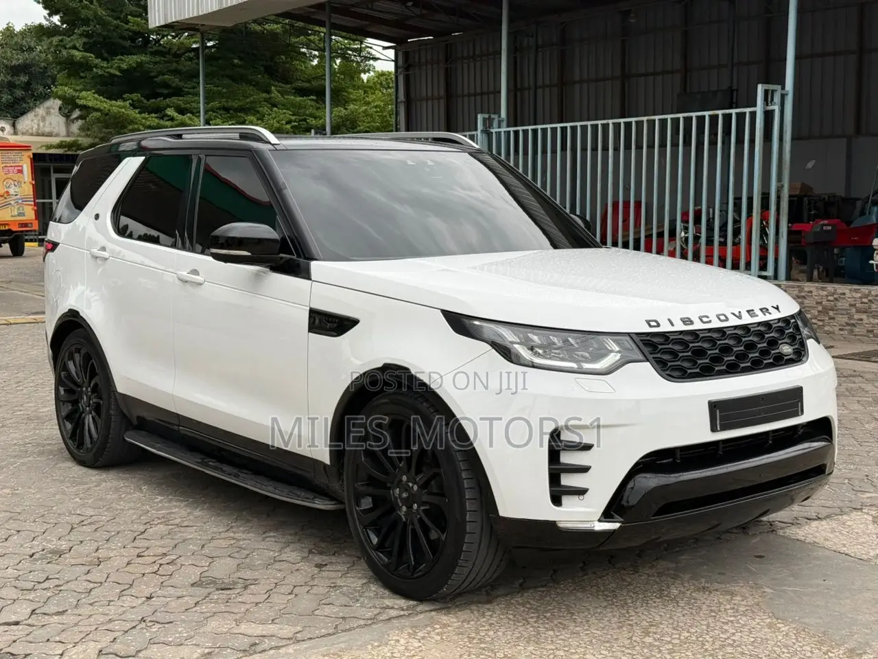 Land Rover Discovery 2018 White