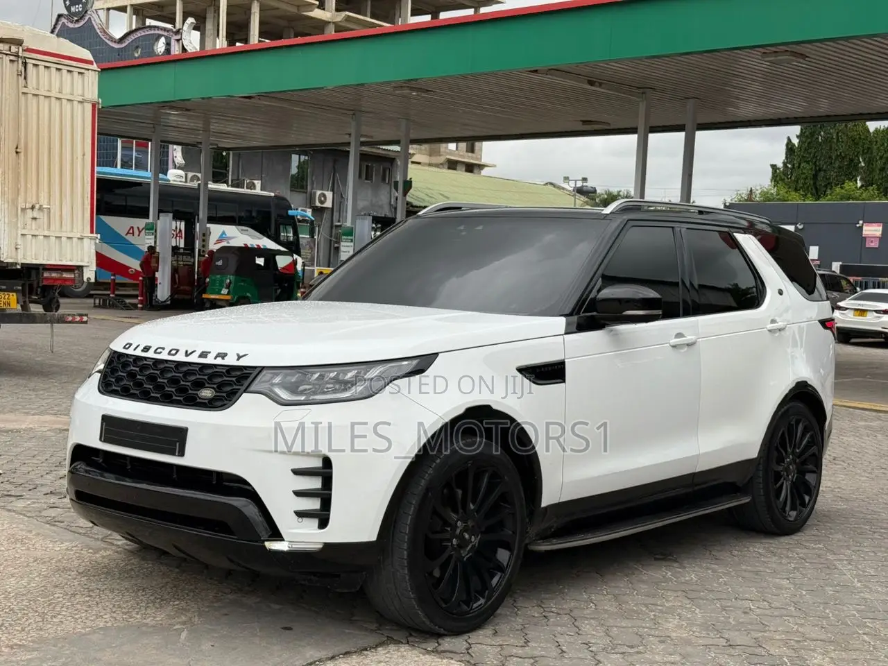 Land Rover Discovery 2018 White