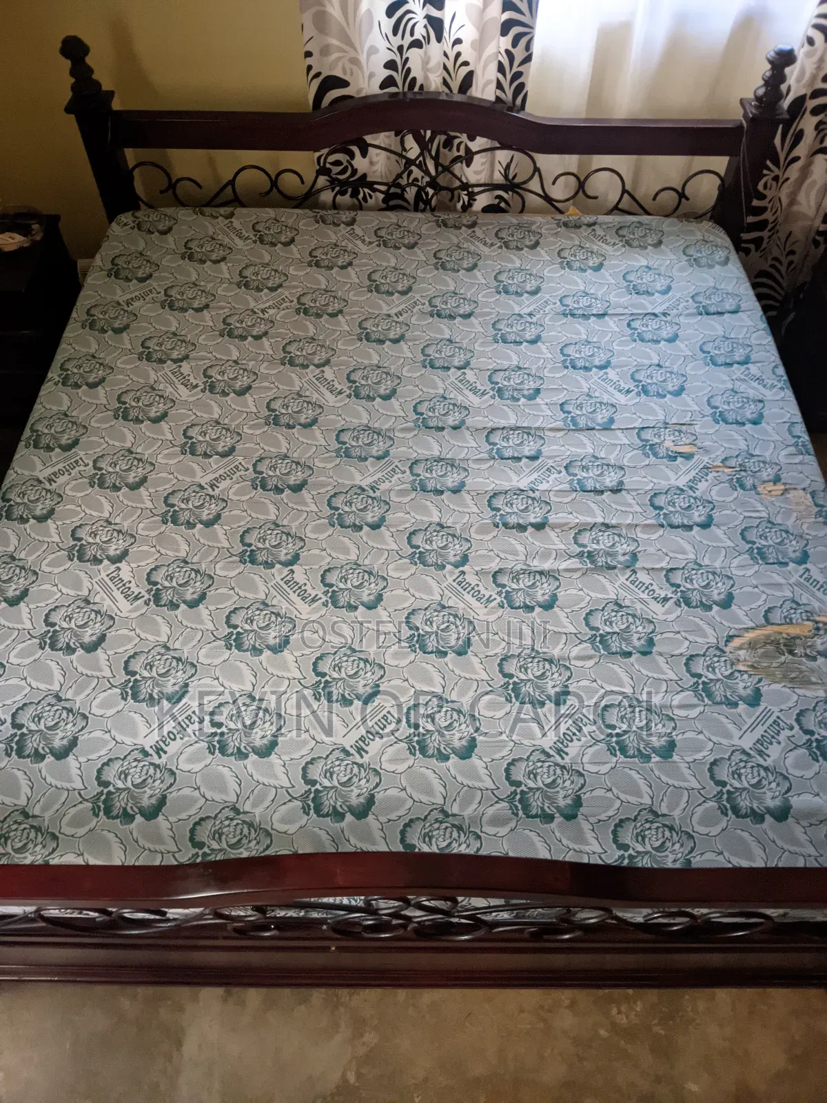 Kitanda Cha Mbao Na Chuma
