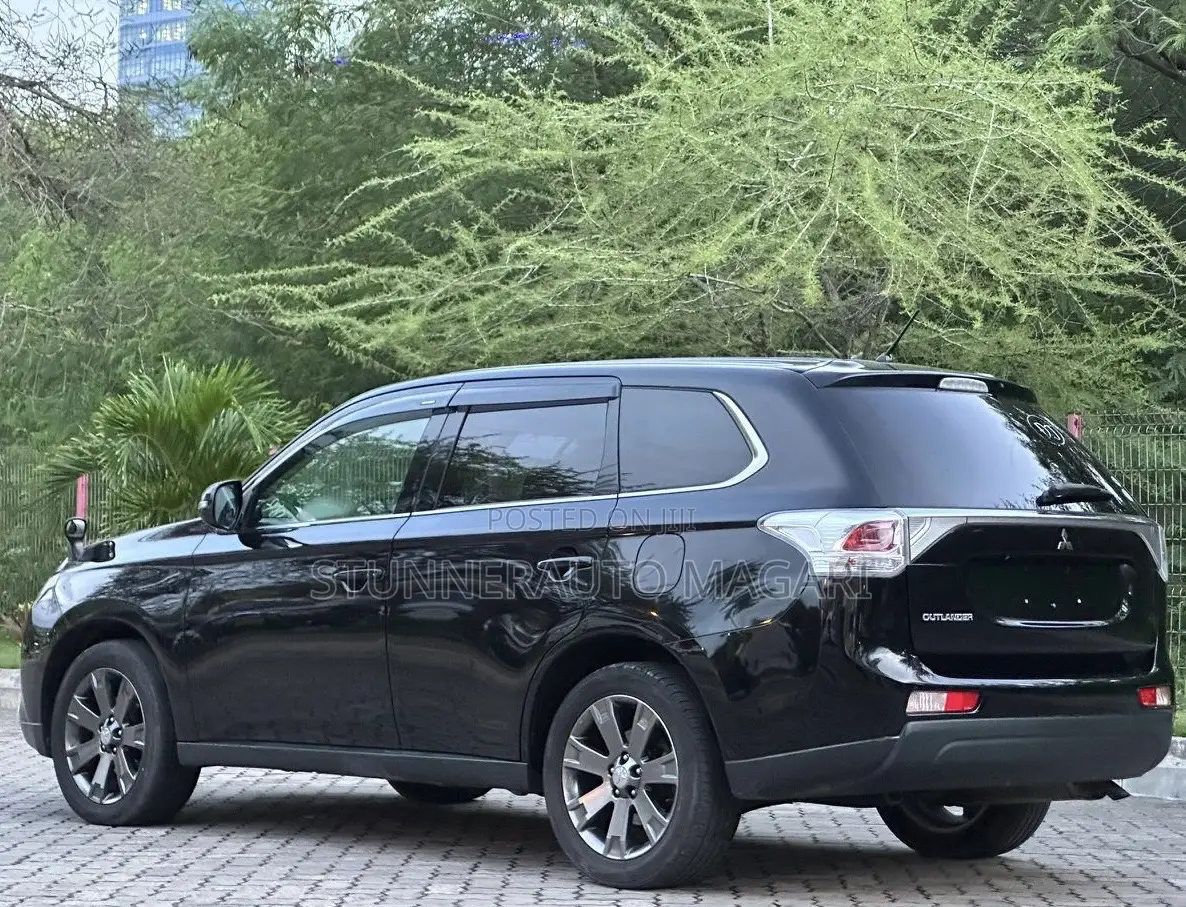 Mitsubishi Outlander 2014 Black