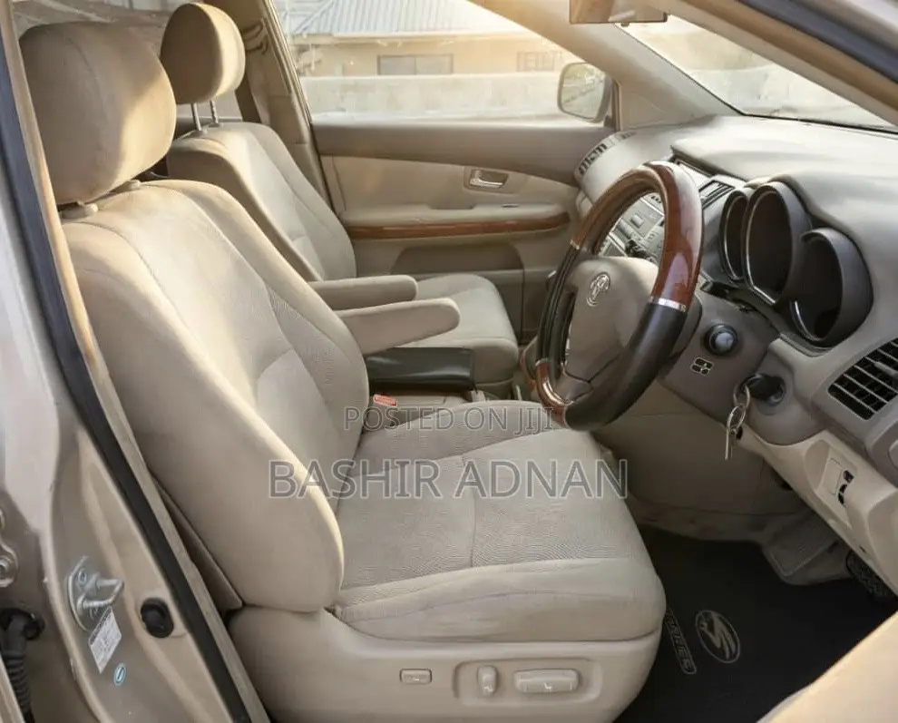 Toyota Harrier 2004 Gold