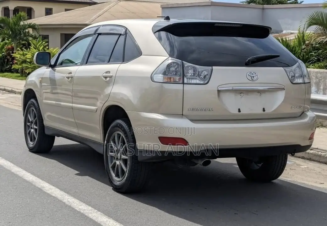 Toyota Harrier 2004 Gold