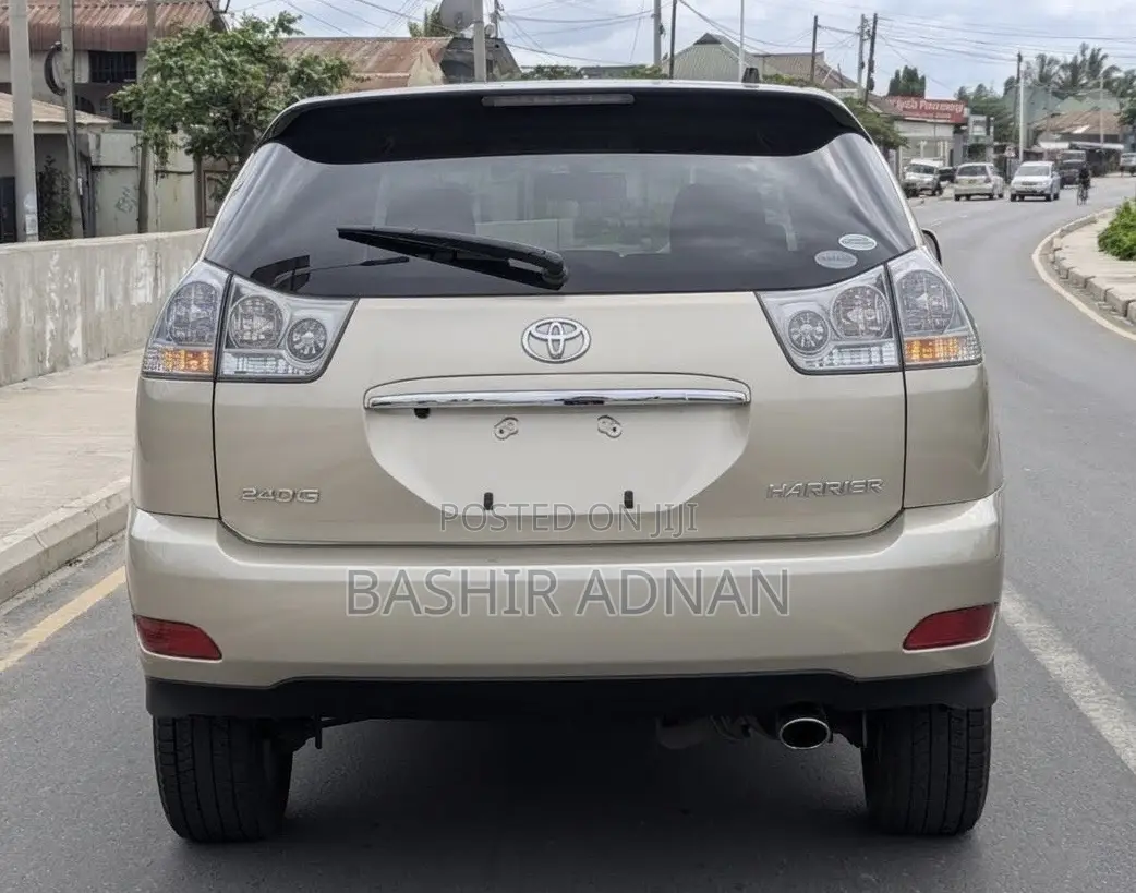 Toyota Harrier 2004 Gold
