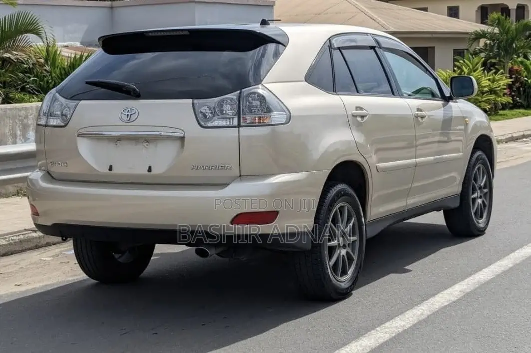 Toyota Harrier 2004 Gold