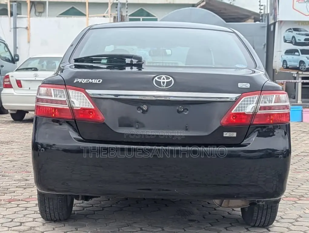 Toyota Premio 2013 Black