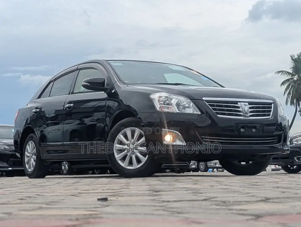 Toyota Premio 2013 Black