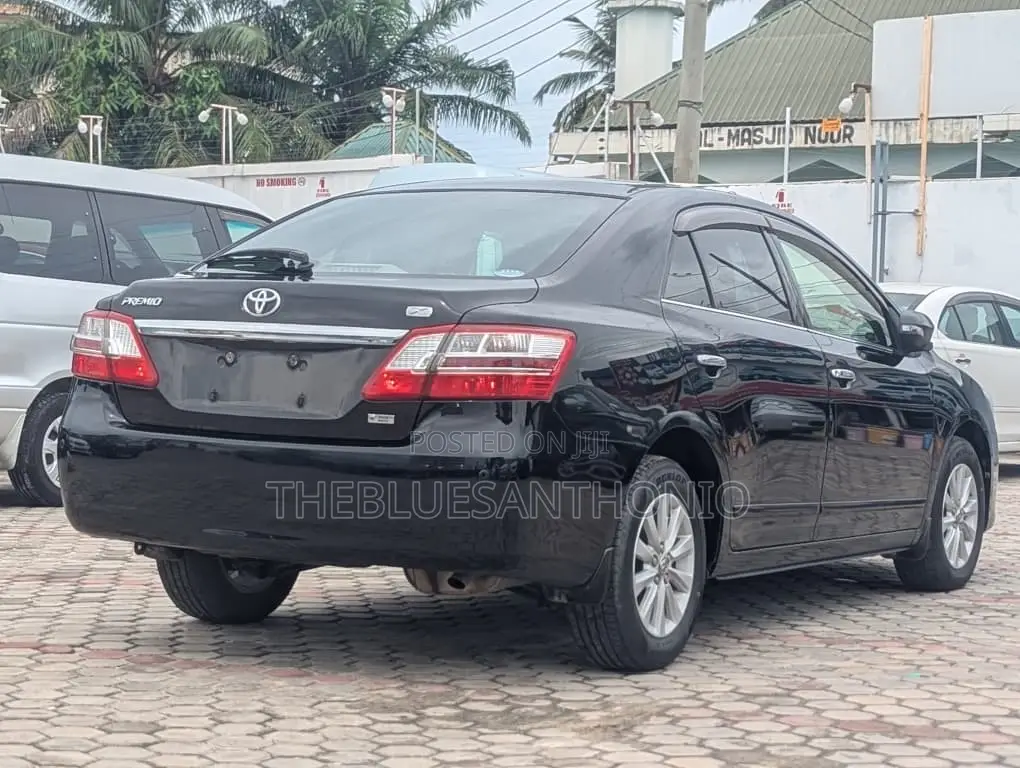 Toyota Premio 2013 Black