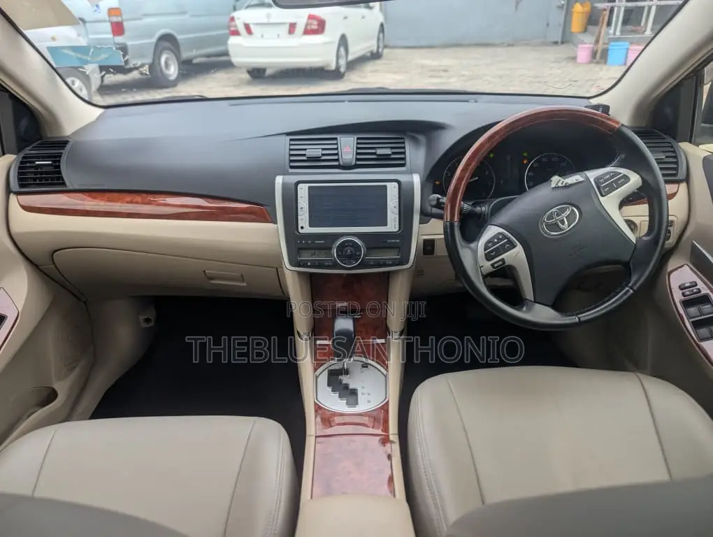Toyota Premio 2013 Black