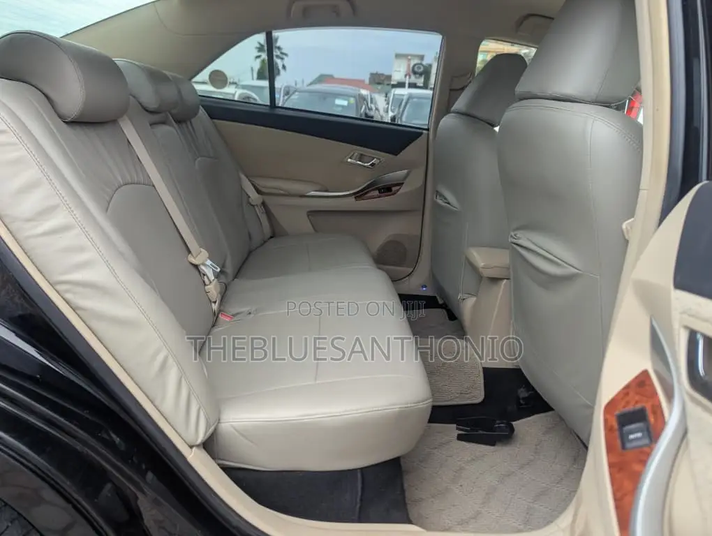 Toyota Premio 2013 Black