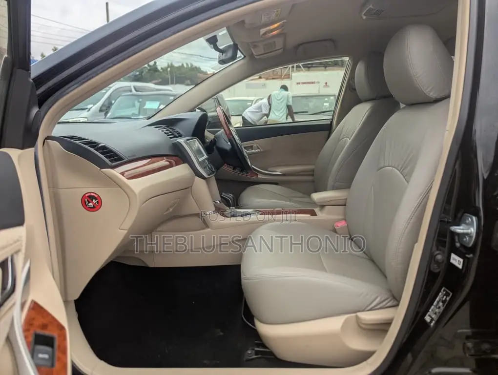Toyota Premio 2013 Black