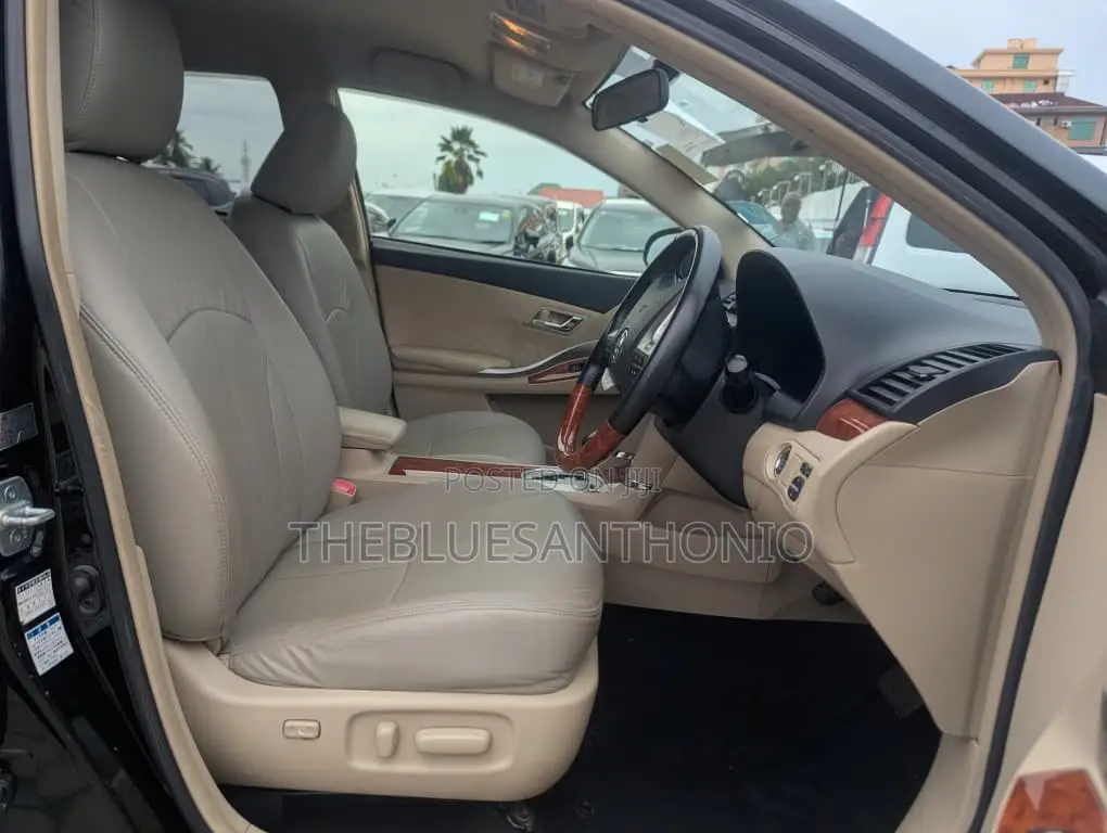Toyota Premio 2013 Black