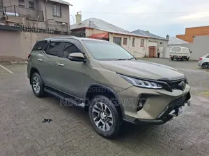 Toyota Fortuner 2025 Green