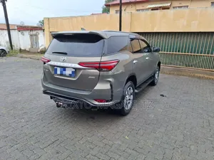 Toyota Fortuner 2025 Green