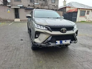 Toyota Fortuner 2025 Green