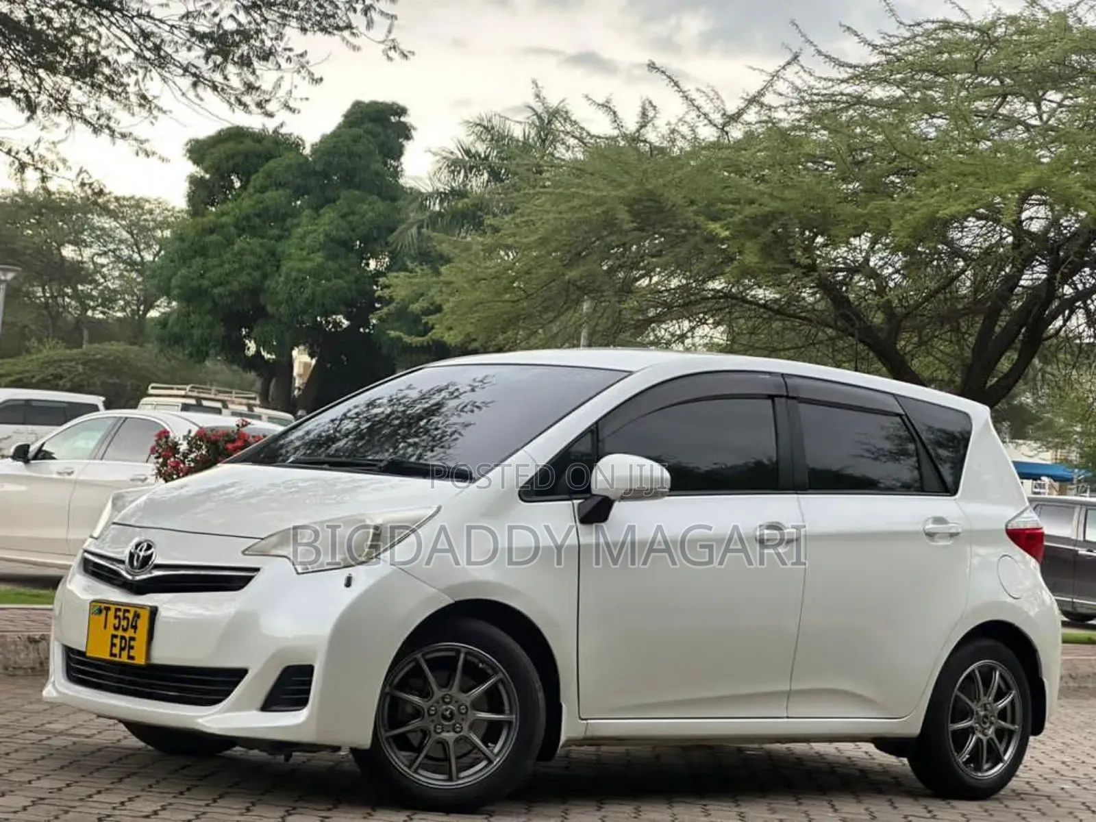 Toyota Ractis 2012 White