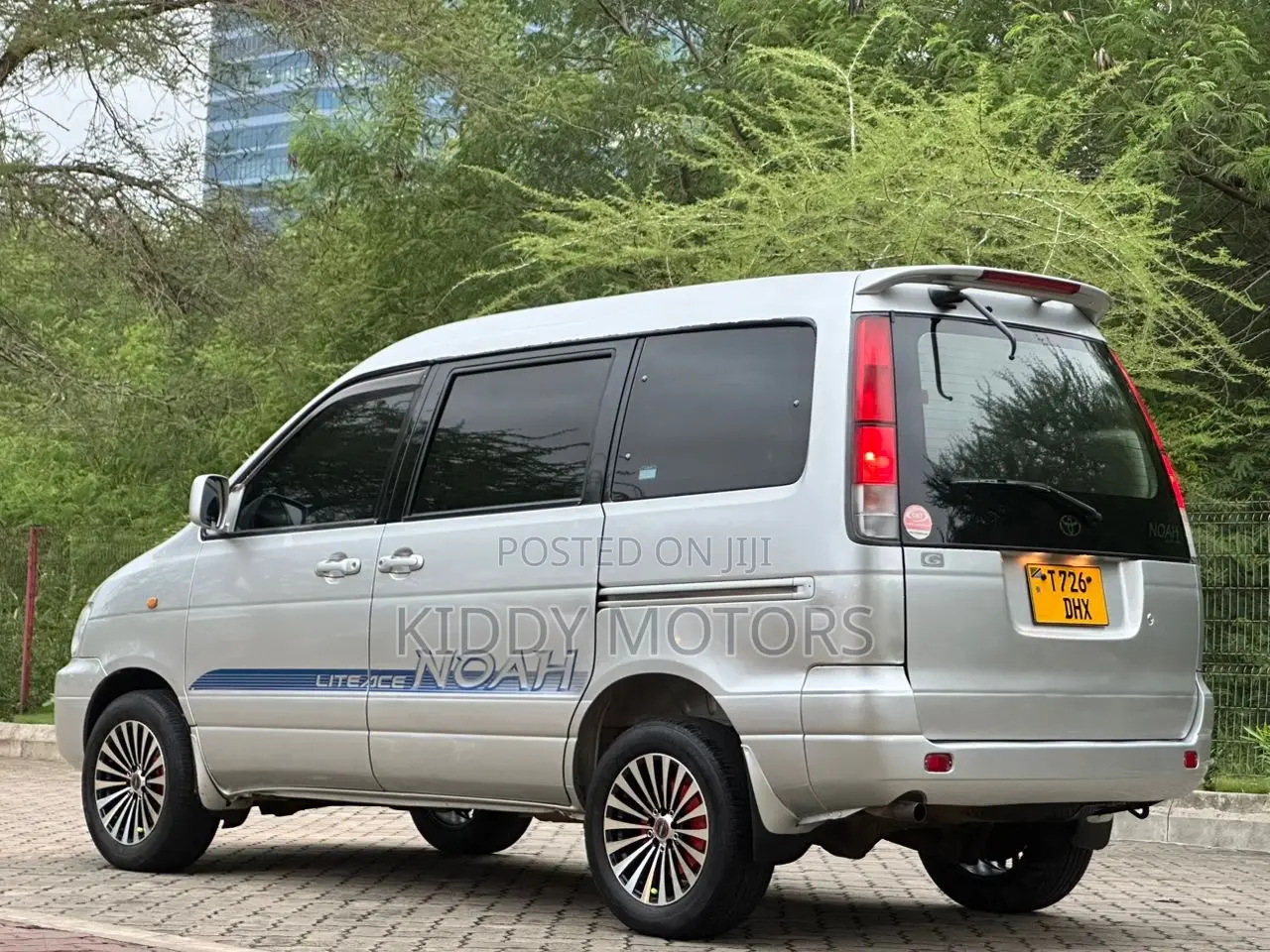 Toyota Noah 2001 Silver