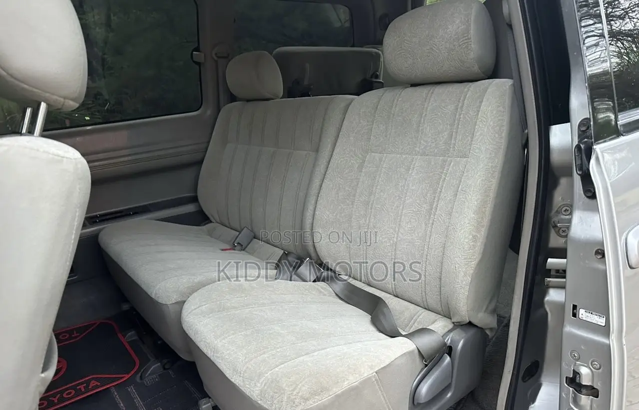 Toyota Noah 2001 Silver