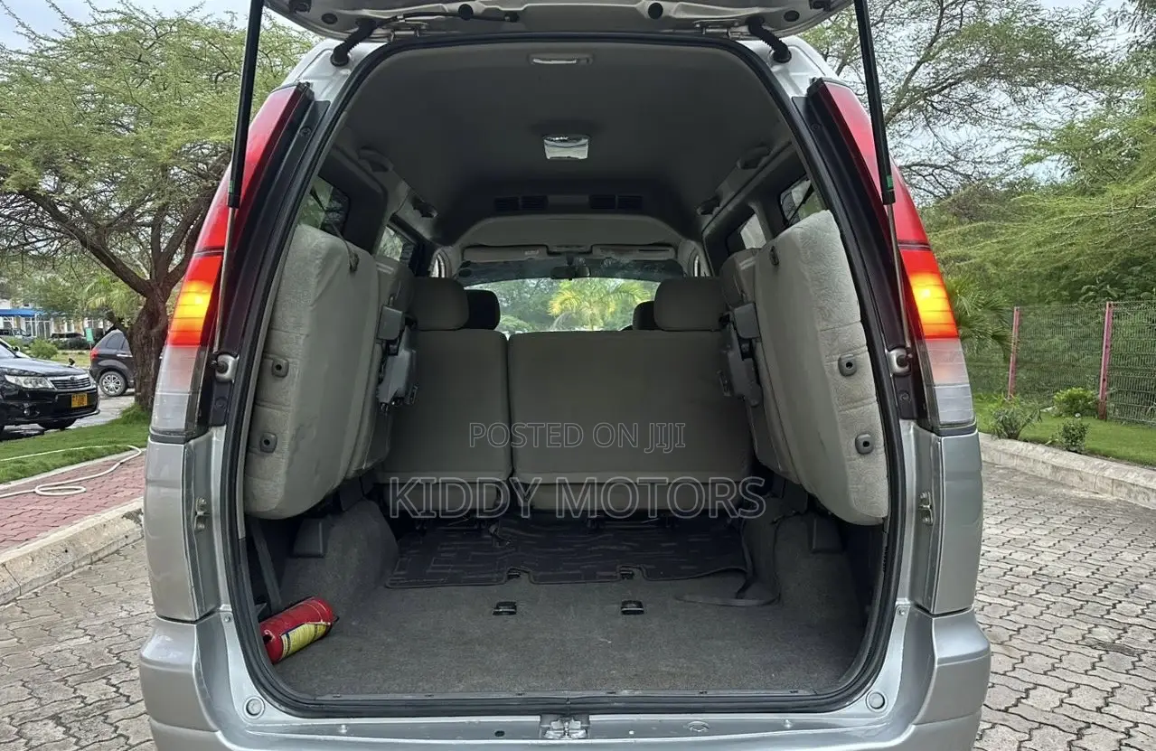 Toyota Noah 2001 Silver