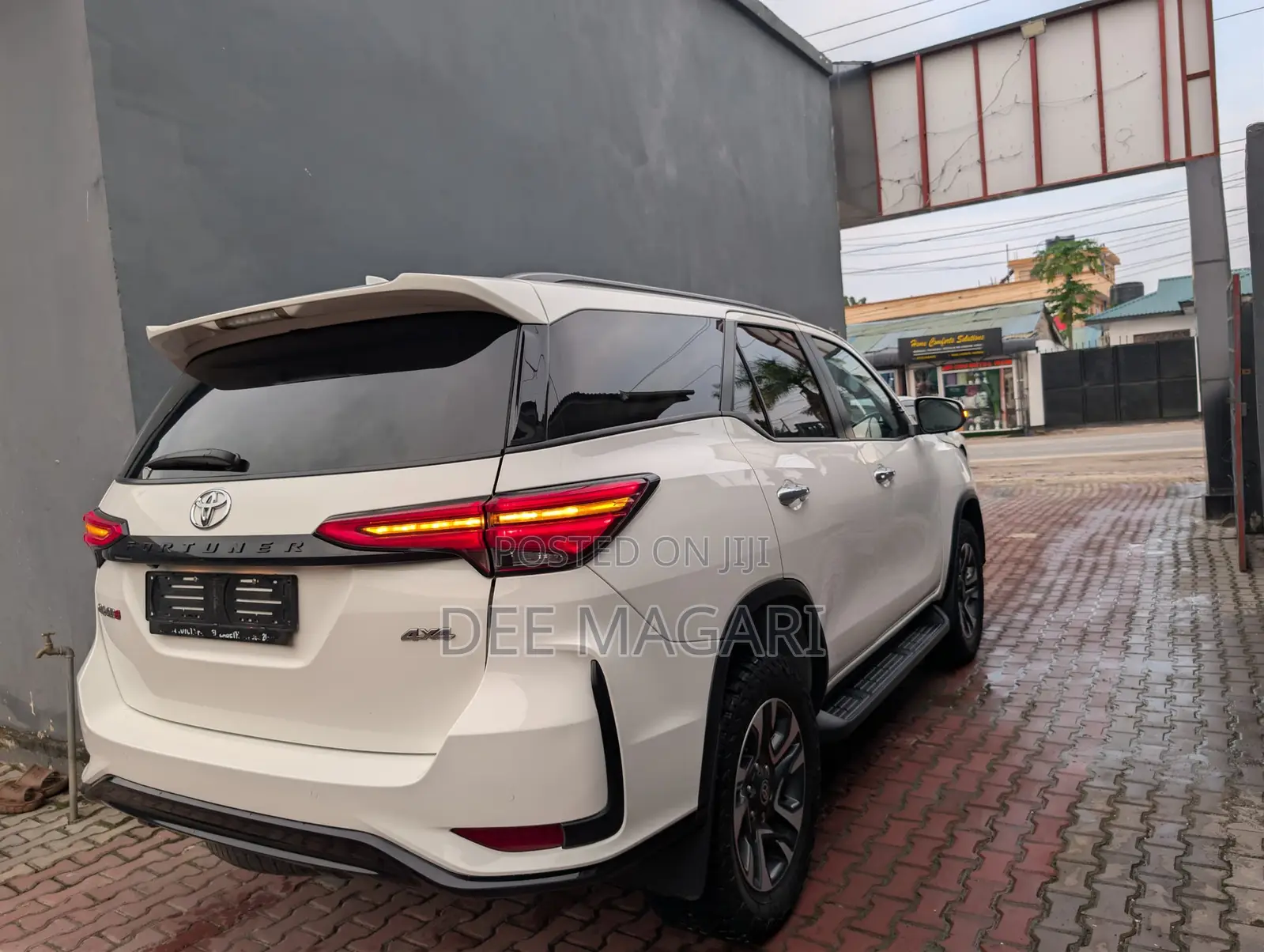 Toyota Fortuner 2.4 D AWD 2024 White